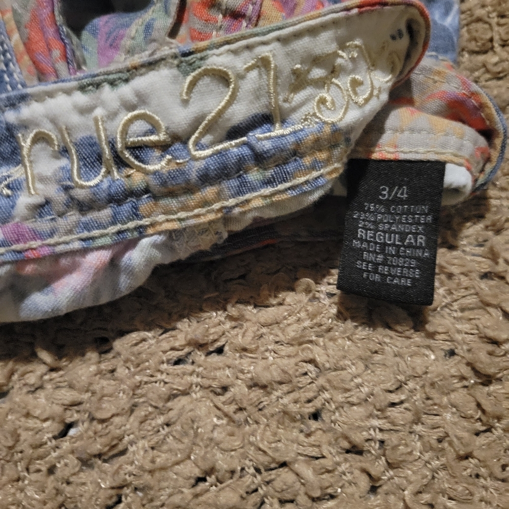 RUE 21 FLORAL Skinny Jeans Size 3/4 - Picture 3 of 3